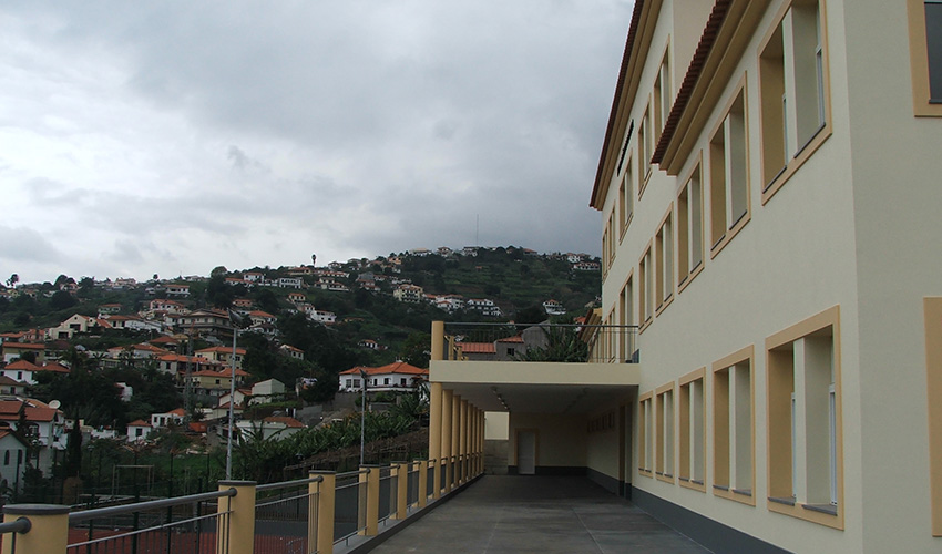 File:Jogos tradicionais - avião, Escola da Ladeira, Santo António, Funchal,  Madeira - IMG 20190228 175816.jpg - Wikimedia Commons