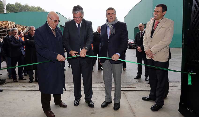 No passado dia 5 de Março, foi inaugurada pelo Presidente do Governo Regional dos Açores, Vasco Cordeiro, na presença da Administração do Grupo Tecnovia, a fábrica de produção de pellets de madeira da Tecnovia Ambiente - Ocean Pellets.