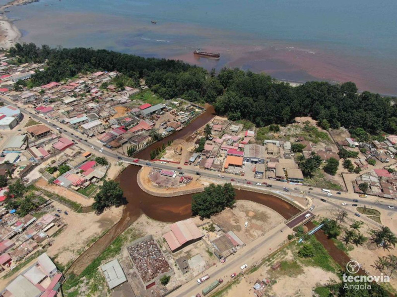 Desassoreamento e Requalificação do Rio Lucola em execução pela Tecnovia Angola