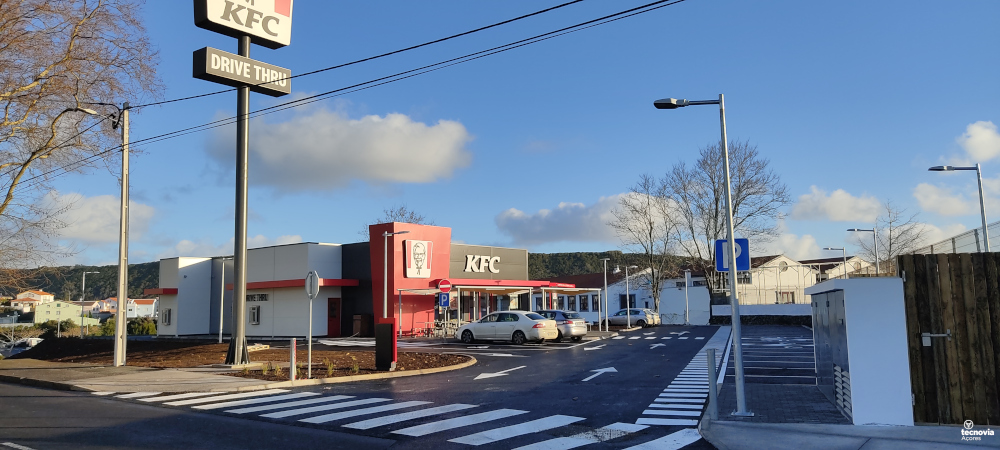 Tecnovia Açores conclui a construção do KFC Praia da Vitória