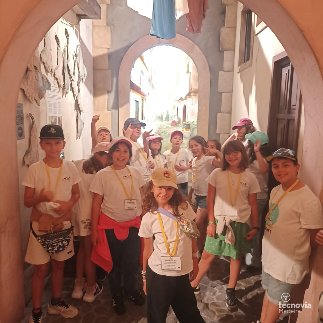 Finalistas da EB1/PE dos Ilhéus vivem experiência imersiva no Museu Quake