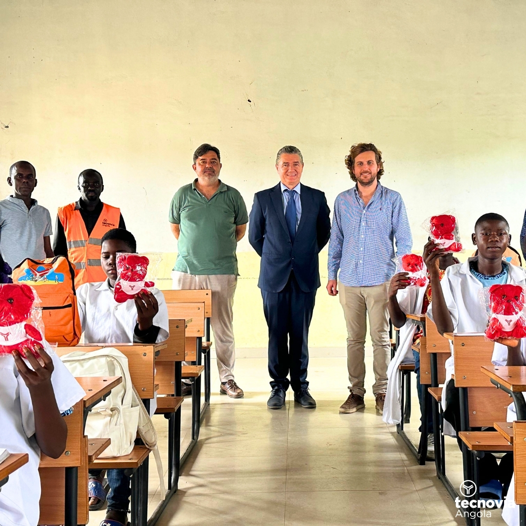 Tecnovia Angola Cresce Contigo chega à Aldeia do Quissembo