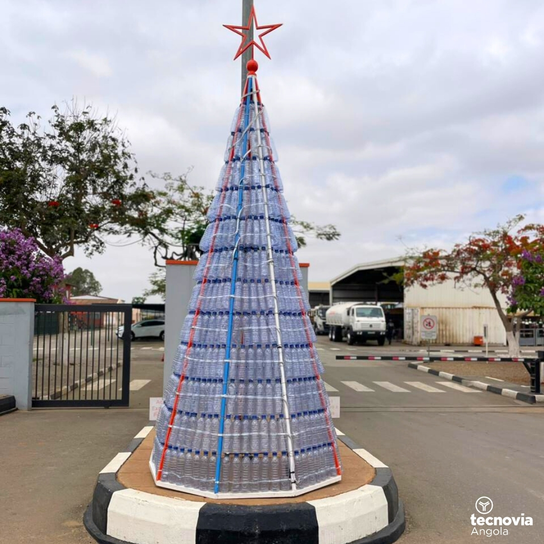 A Primeira Árvore de Natal Reciclada da Tecnovia Angola