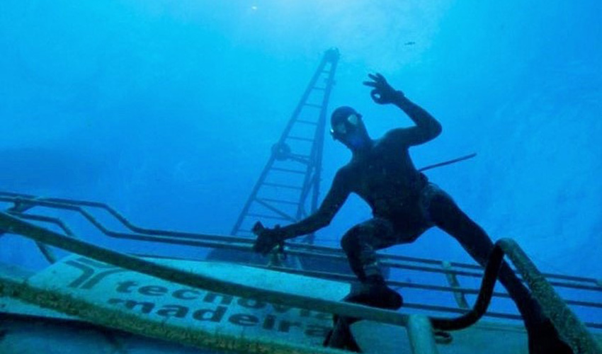Há 10 anos, a Corveta General Pereira d'Eça iniciava uma nova vida no fundo do mar