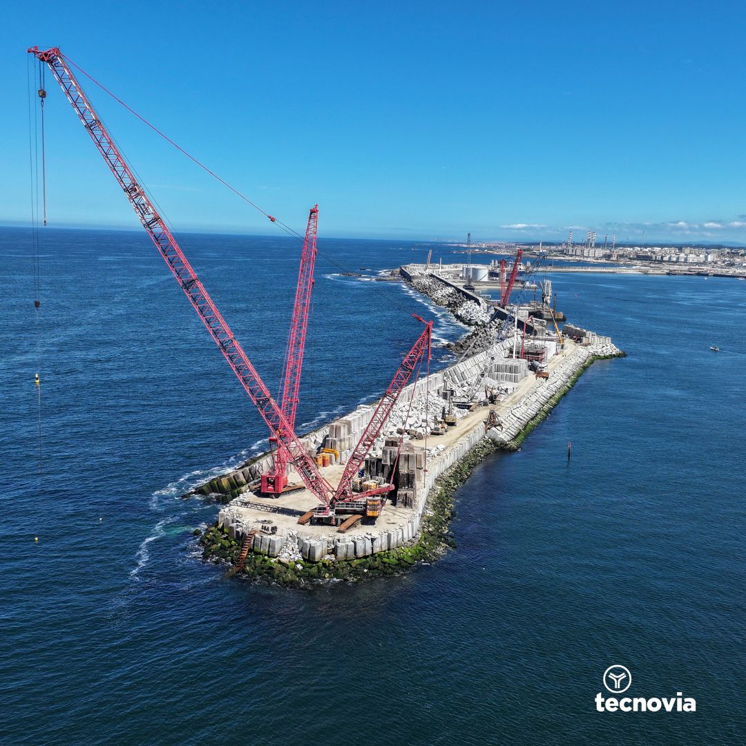 Tecnovia adjudicatária da Empreitada de Restabelecimento das Condições de Proteção do Quebra-mar Exterior